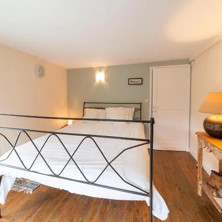 Holiday home Charming Cottage In Anseremme With Fenced Garden Dinant