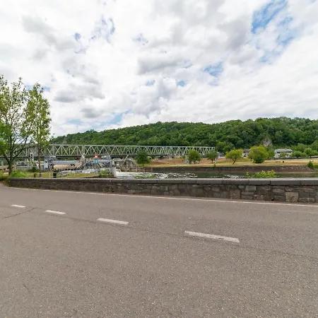 Charming In Anseremme With Fenced Garden Feriehus