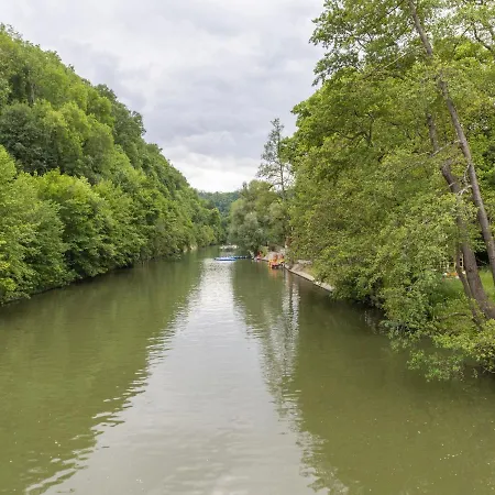 Dom wakacyjny Charming In Anseremme With Fenced Garden Dinant