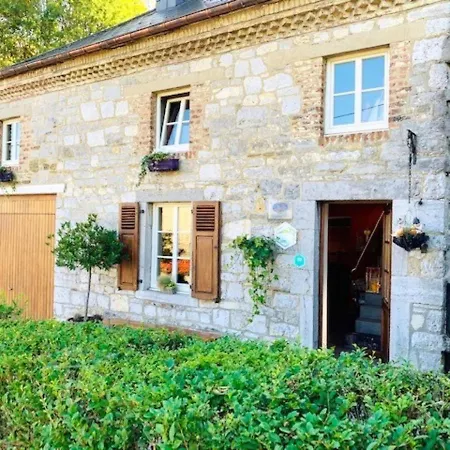 Dom wakacyjny Charming In Anseremme With Fenced Garden *