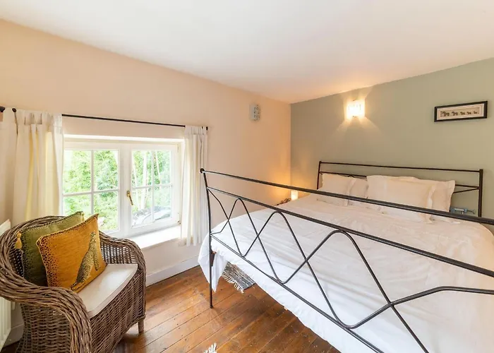 Charming Cottage In Anseremme With Fenced Garden